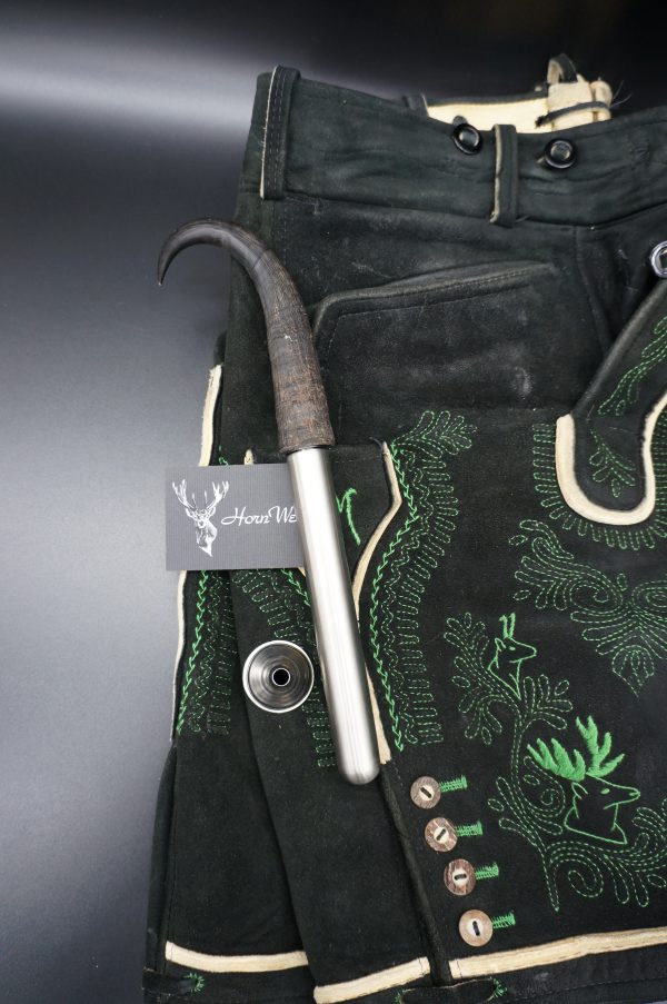 Gams Flachmann für die Lederhose. Geschenk für Jäger by HornWerk